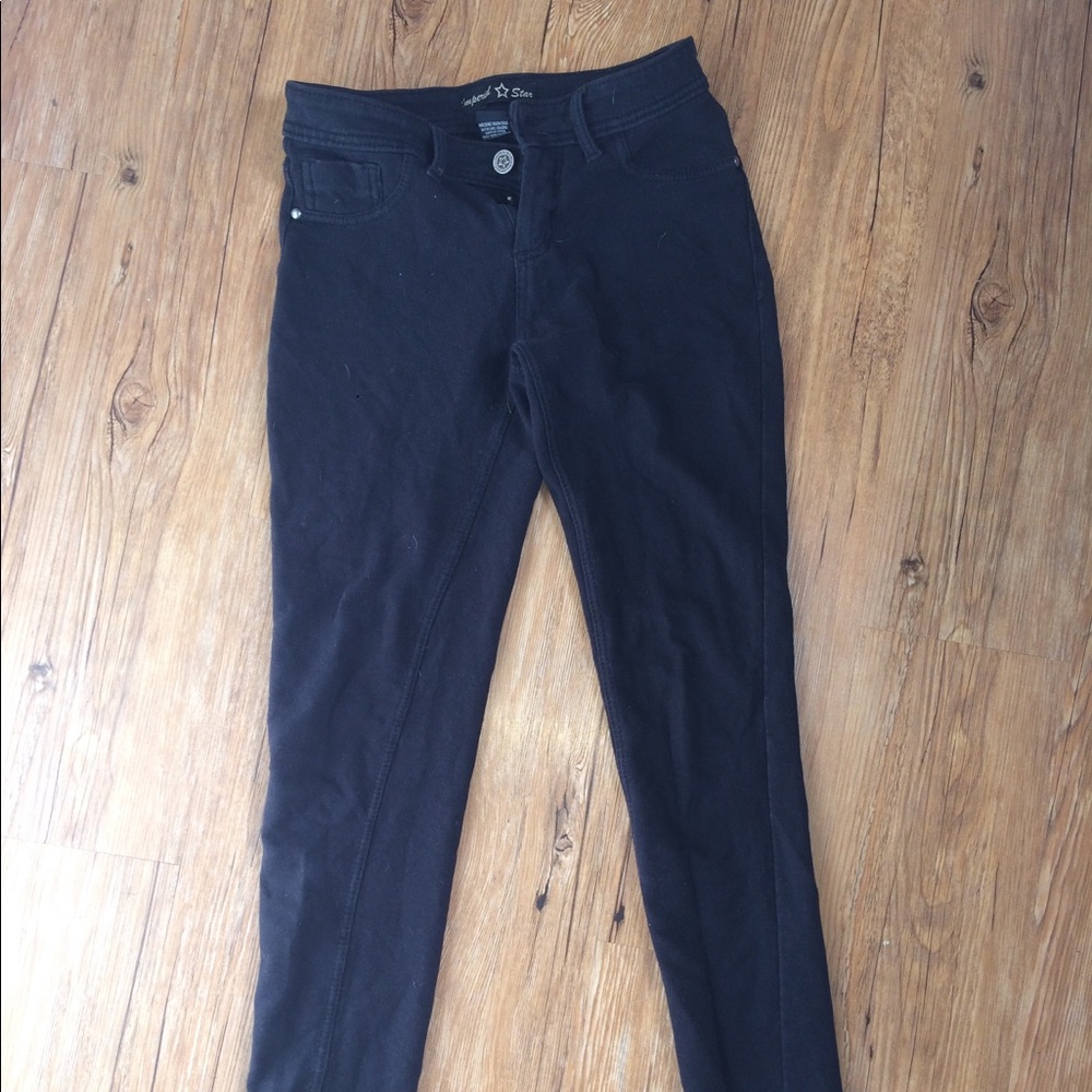 Black jeggings.